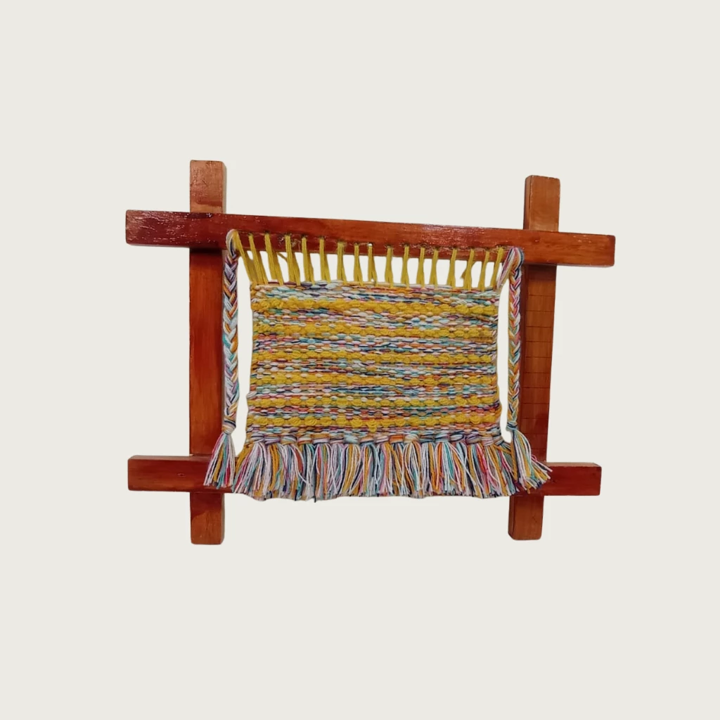 Suspension murale en métier à tisser « Fils ensoleillés »